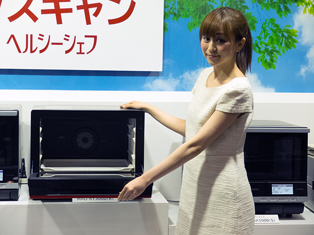 日立、Wスキャンで加熱ムラを抑える過熱水蒸気オーブンレンジ